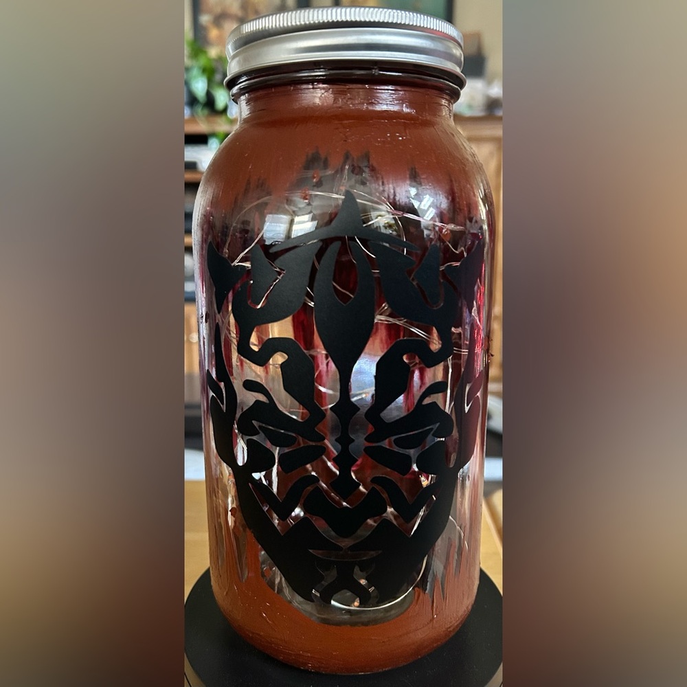 MOVIE FANDOM/THEMED 64oz JAR/ 14’ OF RED FAIRY-LIGHTS/HANDPAINTED/HANDMADE - Picture 5 of 7